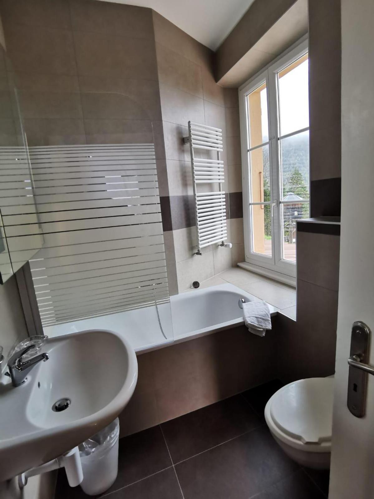 Buffet De La Gare Otel Montrö Dış mekan fotoğraf